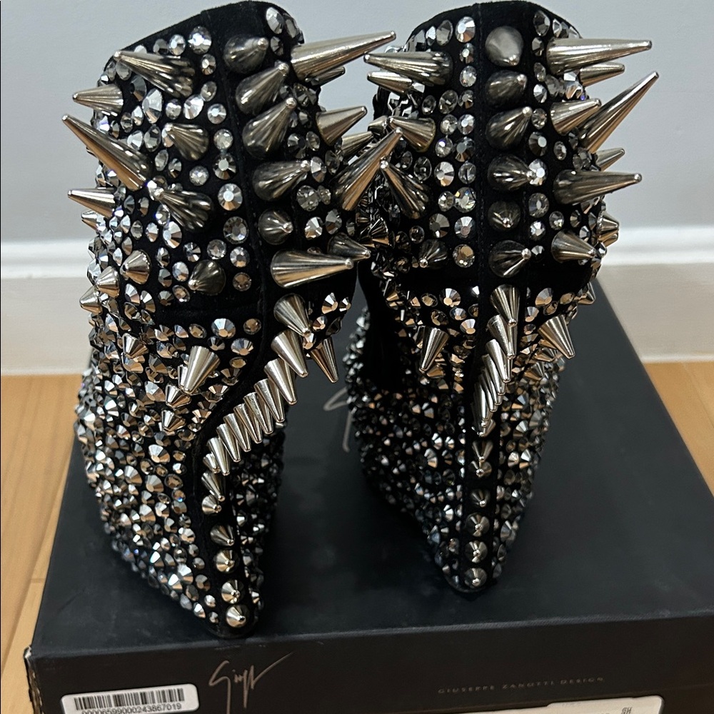 Giuseppe Zanotti Black and Silver Spiked Heeled Boots - Picture 3 of 5